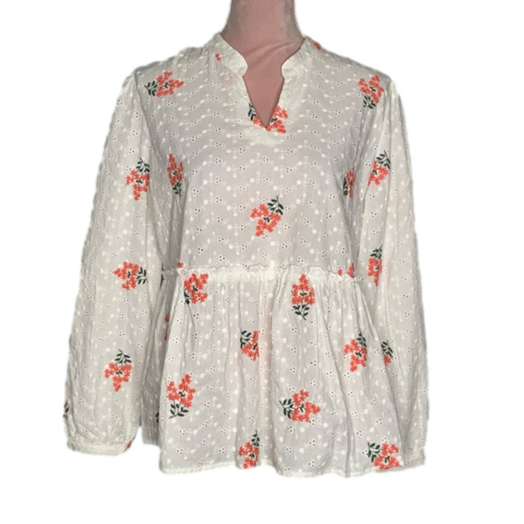 Solitairy gorgeous eyelet embroidered‎ top. - Picture 1 of 11